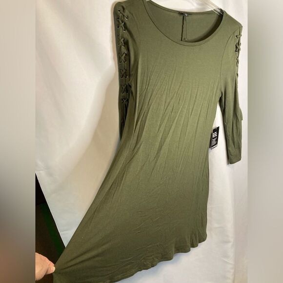 Express Womens BOHO Flowy Dress Size Medium Olive Green Lace Up Long Sleeve NEW - Picture 4 of 9